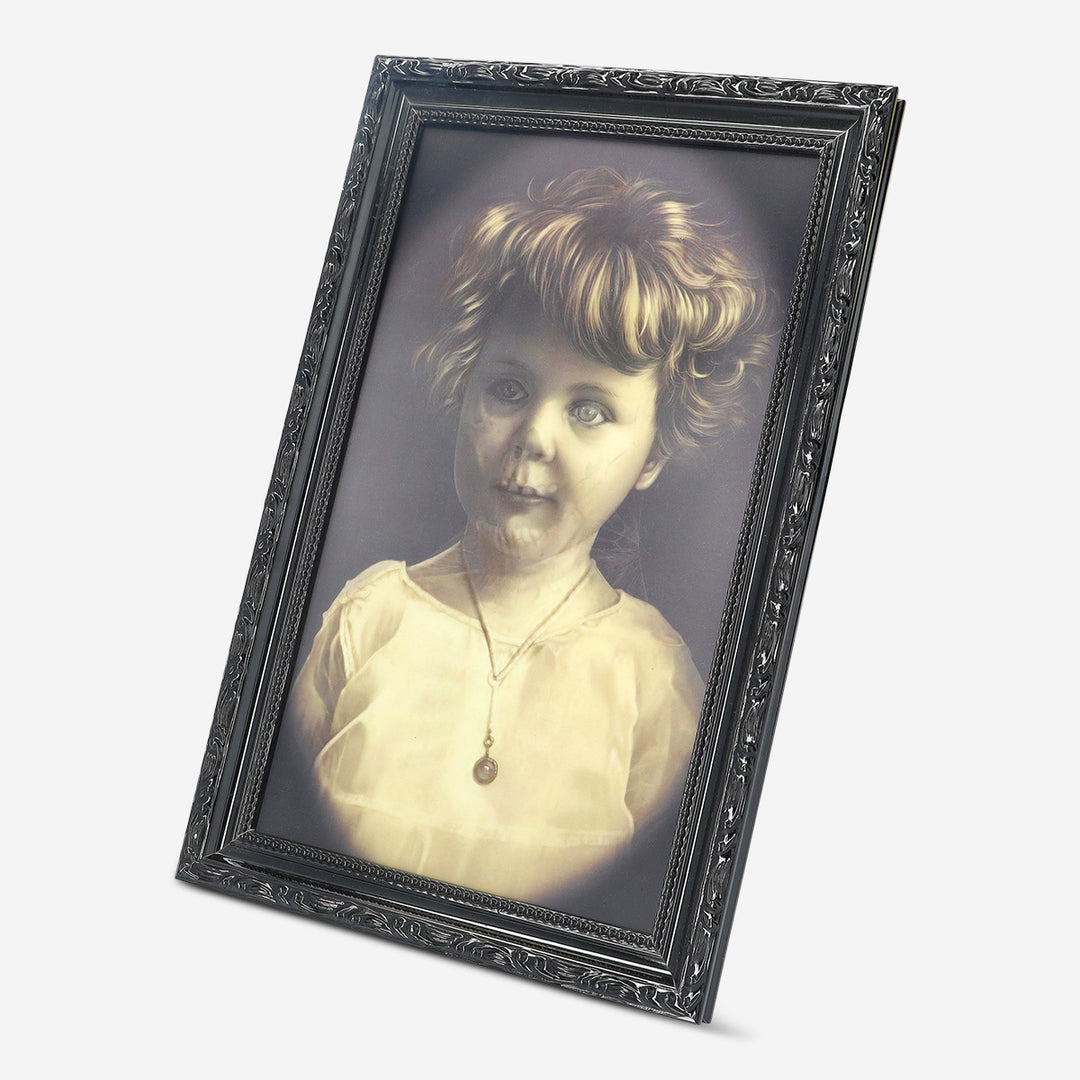 HAUNTED PICTURE FRAME